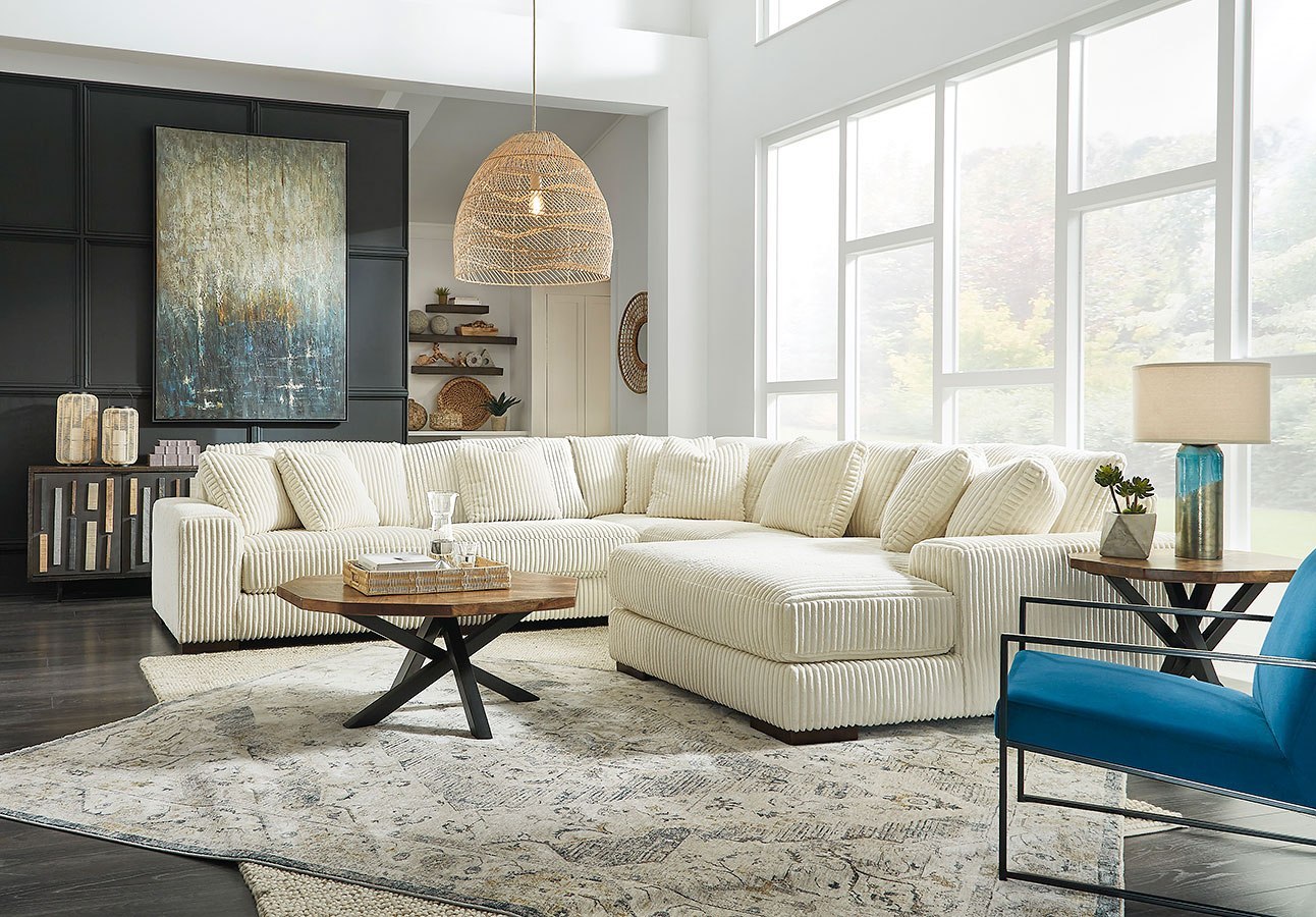 Lindyn Ivory Modular Sectional Set W/ Chaise Signature