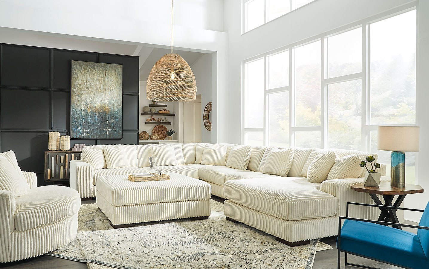Lindyn Ivory Modular Sectional Set W/ Chaise Signature