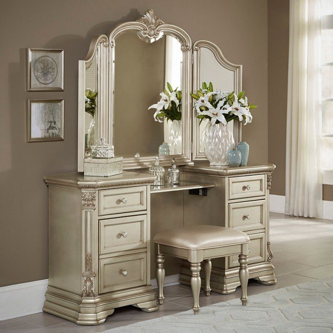 Antoinetta Vanity Dresser w Mirror Champagne