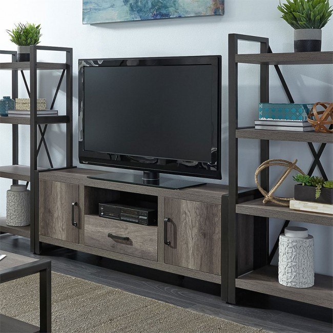 Tanners Creek Entertainment Center w/ Piers
