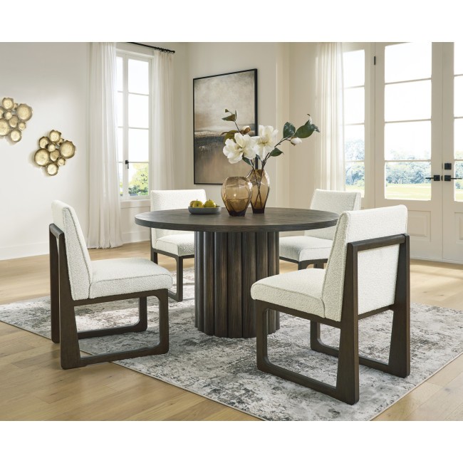 Brillynd Round Dining Room Set