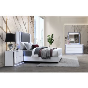 Ylime Platform Bedroom Set w/ LED (Smooth White)