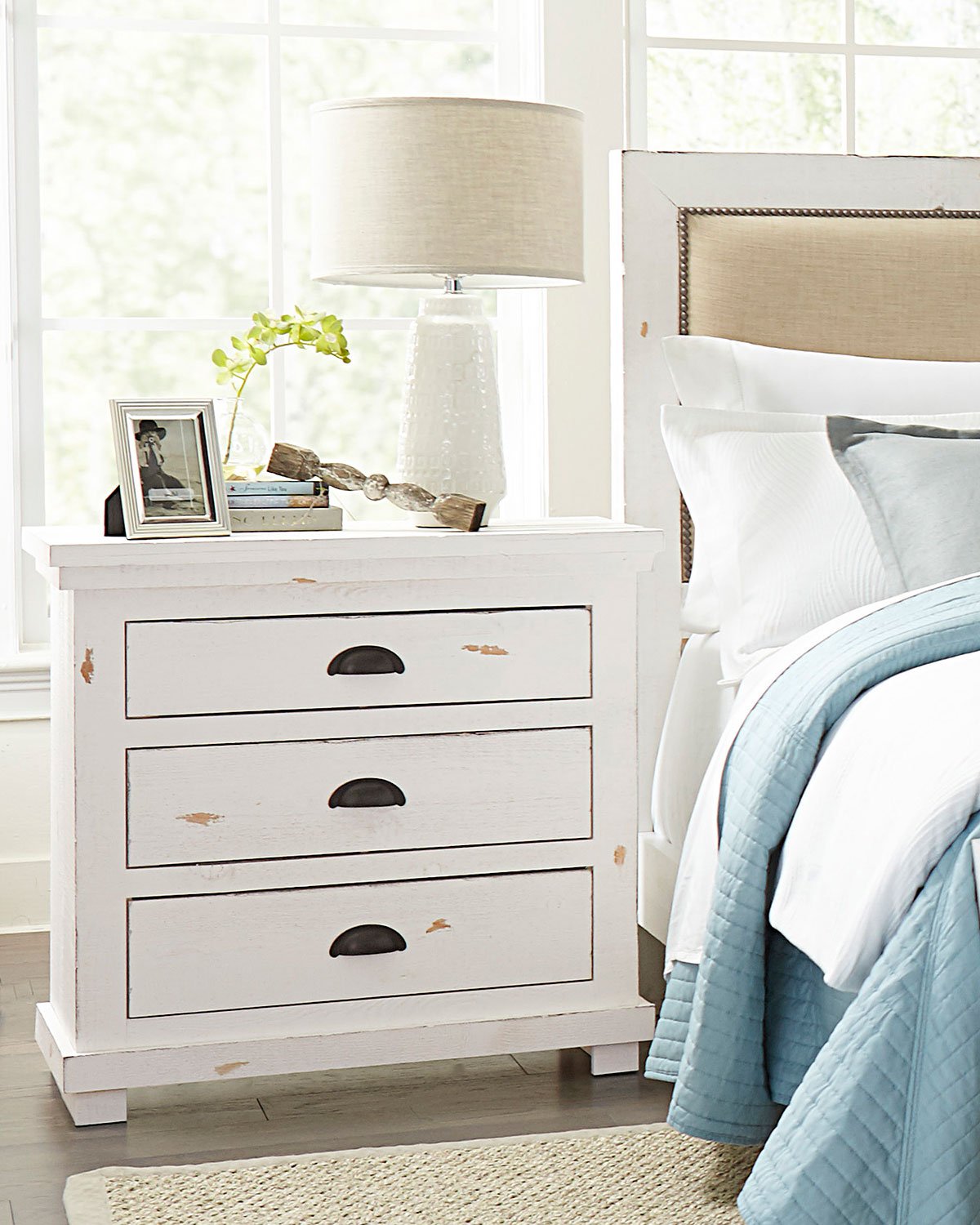 トップス Watson vallad RYDE ROMANCE Willow Nightstand (Distressed White) Progressive Furniture